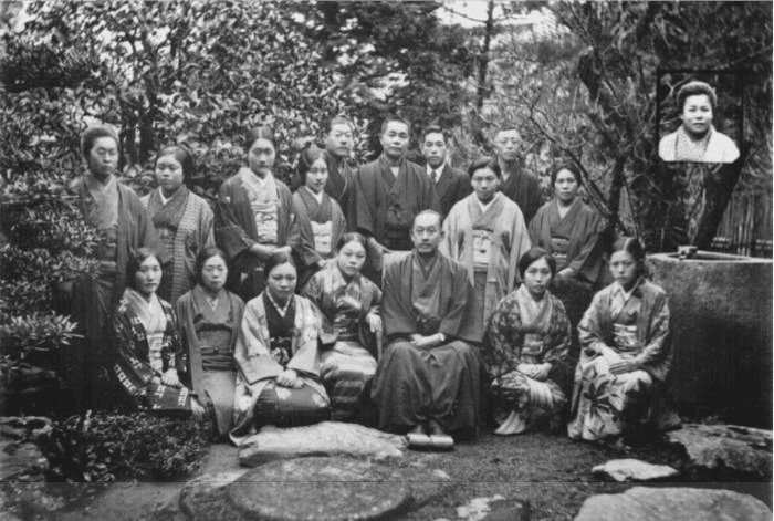 Gruppo della Hayashi Reiki Kenkyūkai, con numerose donne tra i partecipanti